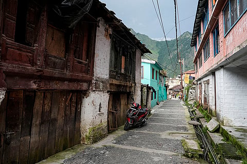 Joshimath sinking: Old houses in Joshimath 